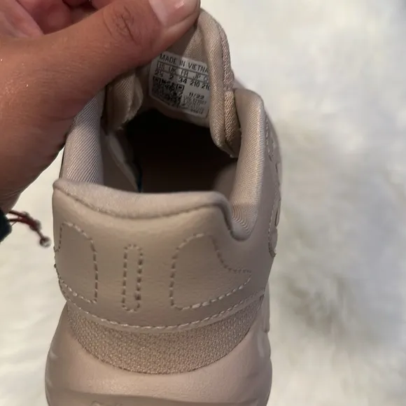 adidas Originals Ozelia El C Kids Size 2.5 Color Wontau/Taumer NWT 🥳HP✨