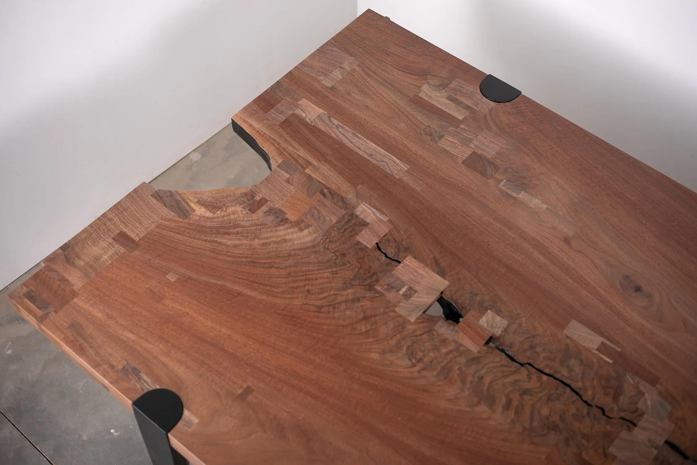 CRITICAL MASS DINING TABLE