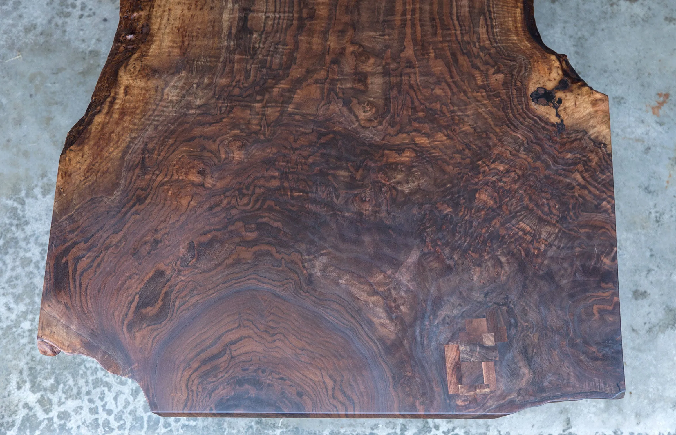 CRITICAL MASS DINING TABLE