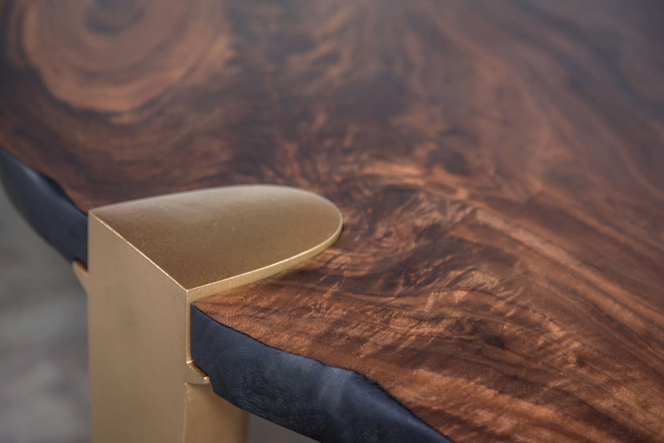 CRITICAL MASS DINING TABLE