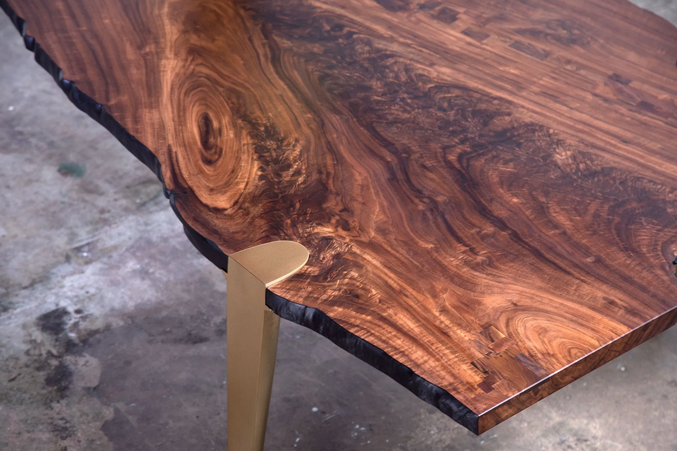 CRITICAL MASS DINING TABLE