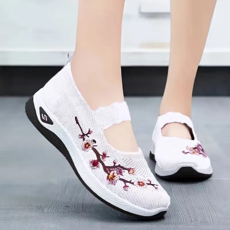 TRACY | ORTHOPAEDIC SLIP-ON SHOES WITH FLOWER EMBROIDERY